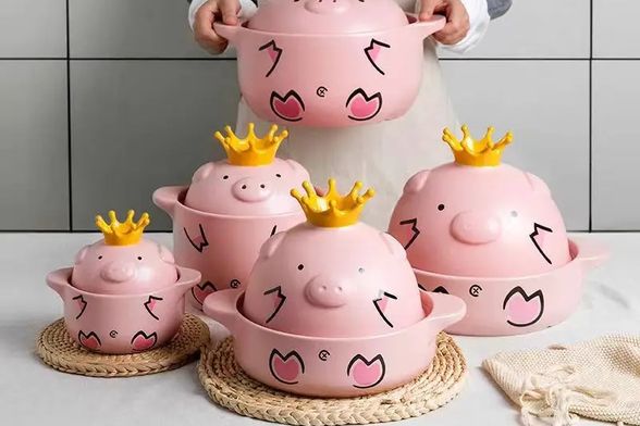 Zdjela u obliku praščića s krunom