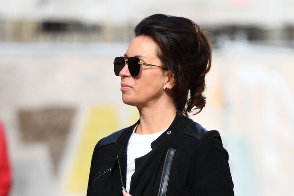 Mama sa zagrebačke špice u kratkom vuneneoj suknji i Hermes čizmama - 1