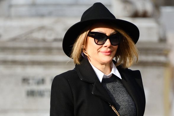 Zgodna dama sa zagrebačke špice u minici s pepita-uzorkom