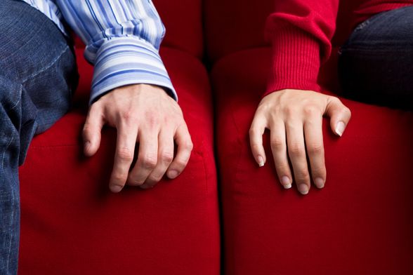 Fizička privrženost ključni je aspekt intimnosti, a može uključivati sve od držanja za ruke do grljenja, maženja i ljubljenja