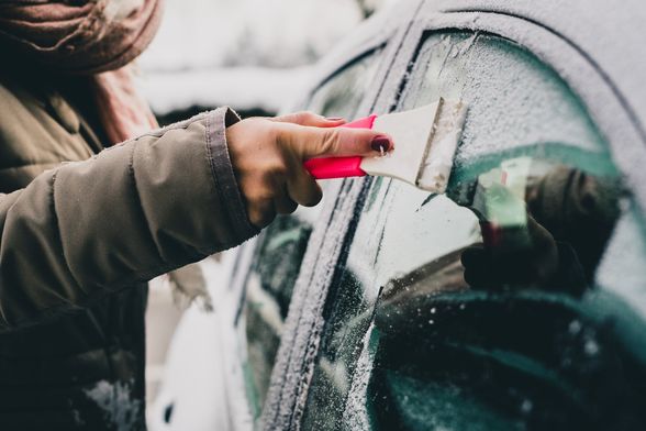 Led na vjetrobranskom staklu