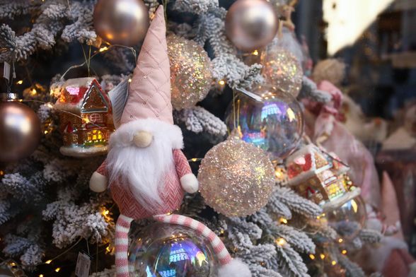 Blagdanski ugođaj u izlogu trgovine u zagrebačkoj Ilici