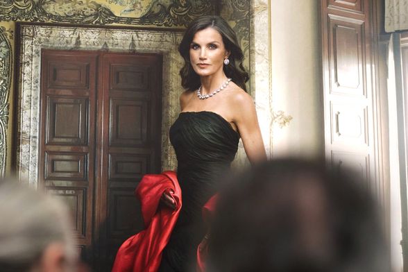 Kraljica Letizia u 76 godina staroj haljini Cristobala Balenciage