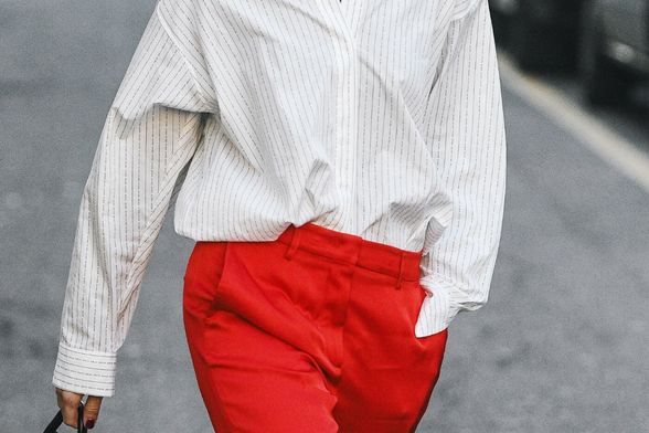 Bijela košulja je modni klasik koji se nosi cijelu godinu