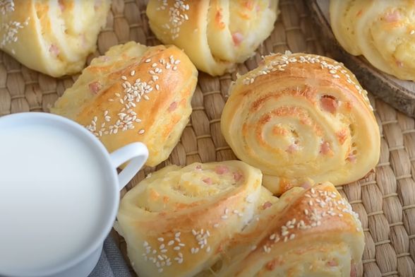 Kupus kifle sa sirom i šunkom