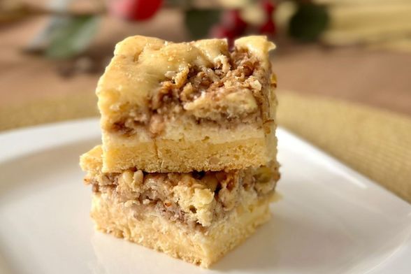 Kolač s jabukama, sirom i orasima