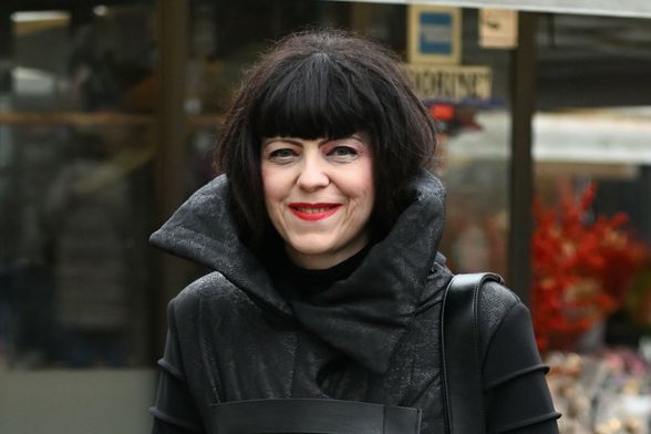 Mirela Holy u kaput-haljini na zagrebačkoj špici 2025. - 1