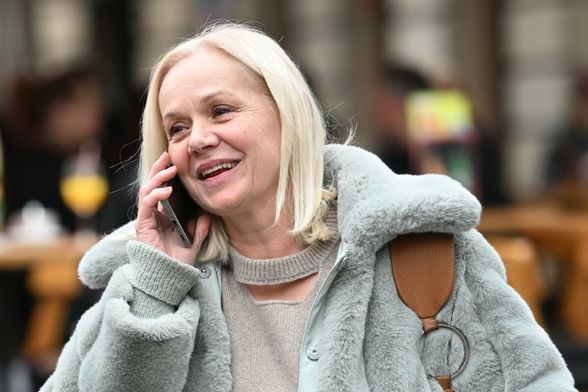 Ksenija Pajić u trapericama i bundi na špici 2025. - 3