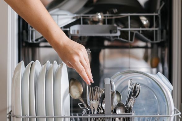 Rezultati ankete: Kako slažete pribor za jelo u perilicu?