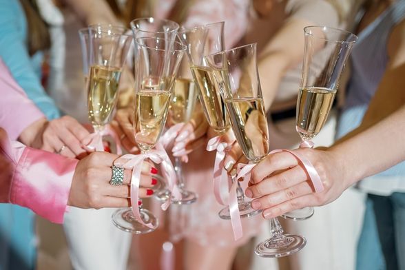 Kako je moguće biti pozvan na djevojačku, ali ne i na vjenčanje?