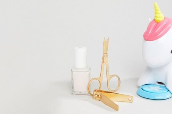 Izrada manikure postat će mačji kašalj uz jednoroga