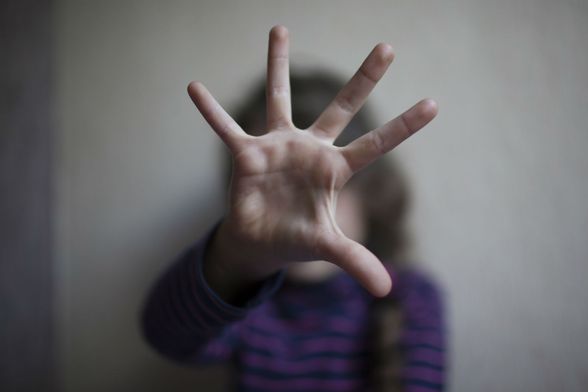 Prestrašena djevojčica