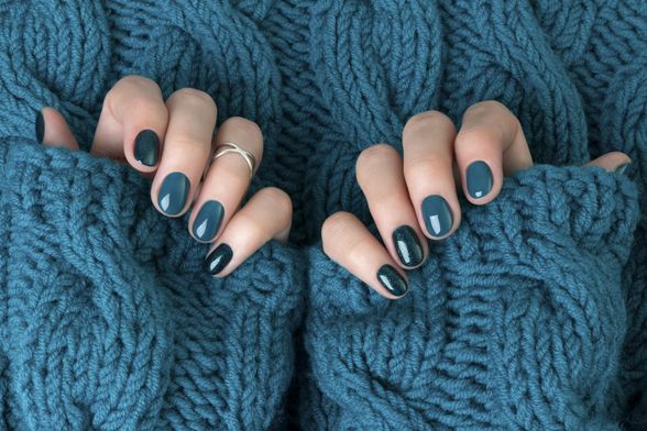 Lijepi nokti i toplo pletivo savršen su spoj