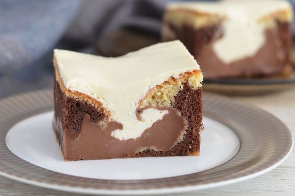 Kolač s vrhnjem i pudingom