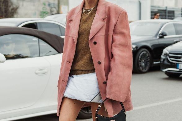 Jedan od najpopularnijih materijala ove jeseni je brušena koža