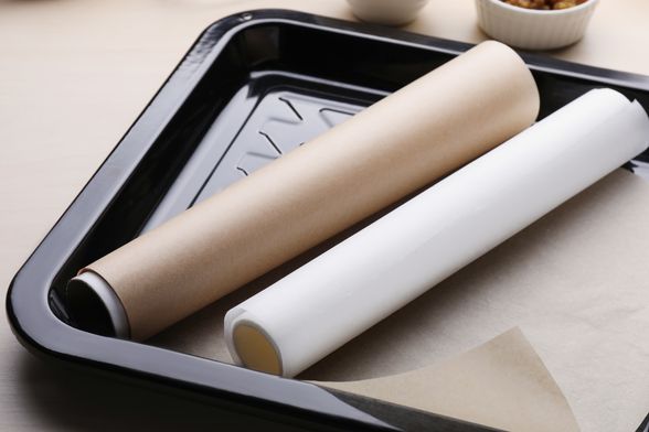 Zašto je dobro stavljati papir za pečenje na dno pećnice?