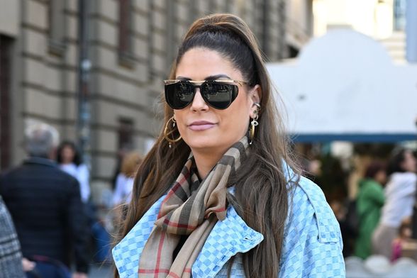 Zgodna dama na zagrebačkoj špici u papučama Funkette