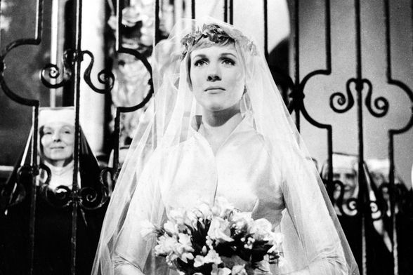 Julie Andrews u vjenčanici koju je dizajnirala Dorothy Jeakins