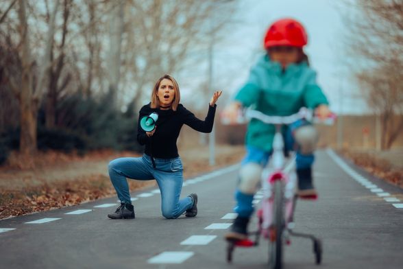 Helikopter roditeljstvo označava pretjeranu uključenost u život djeteta