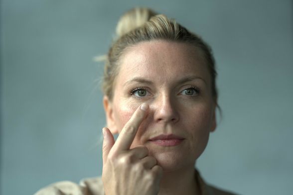 Zadovoljna recenzije: Čitateljice su isprobale kremu za instant korekciju vrećica ispod očiju