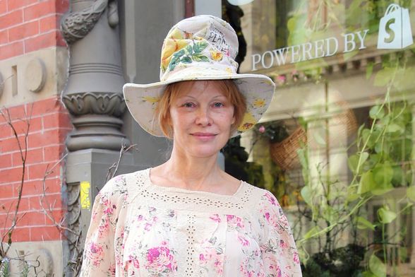 Pamela Anderson u haljini brenda Magnolia Pearl - 4