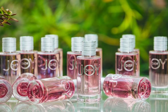 Bočica parfema Joy odiše nježnošću i ženstvenošću