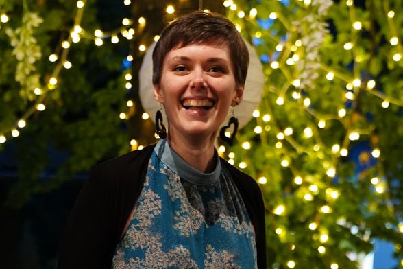 Rebeka u haljinu koju je sama sašila