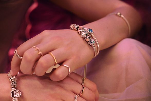 PANDORA nakit idealan je za nizanje i miksanje metala