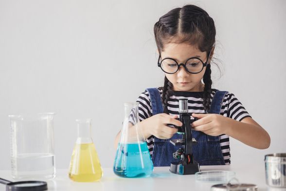 Djevojčica u školi