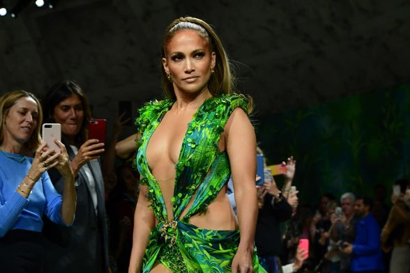 Jennifer Lopez u Versace haljini 19 godina kasnije - 2