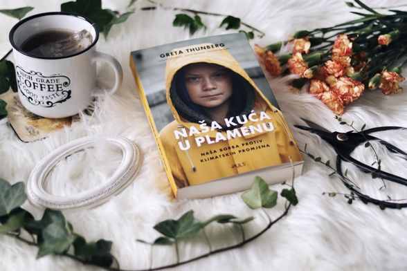 Knjiga \'Naša kuća u plamenu\' Grete Thunberg