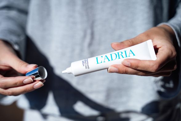 L'ADRIA Brightening perfecting serum