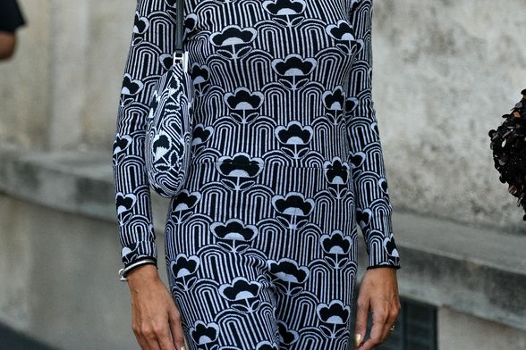 Haljine s uzorkom su uvijek zanimljiv modni odabir