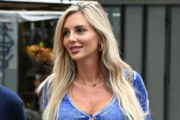 Ulična moda plavokosa dama u Off-White tenisicama u Zagrebu - 2