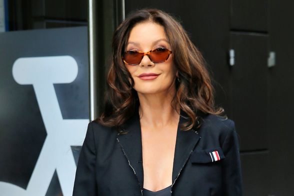 Catherine Zeta-Jones u izdanju s potpisom Thoma Browna 2025. - 2