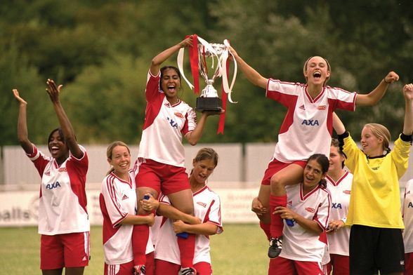 Bend It Like Beckham je film iz 2002. godine