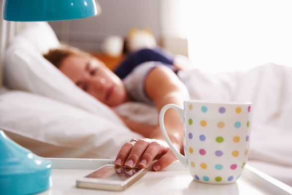 Ako želite započeti dan bez mobitela, ne spavajte s njim kraj glave