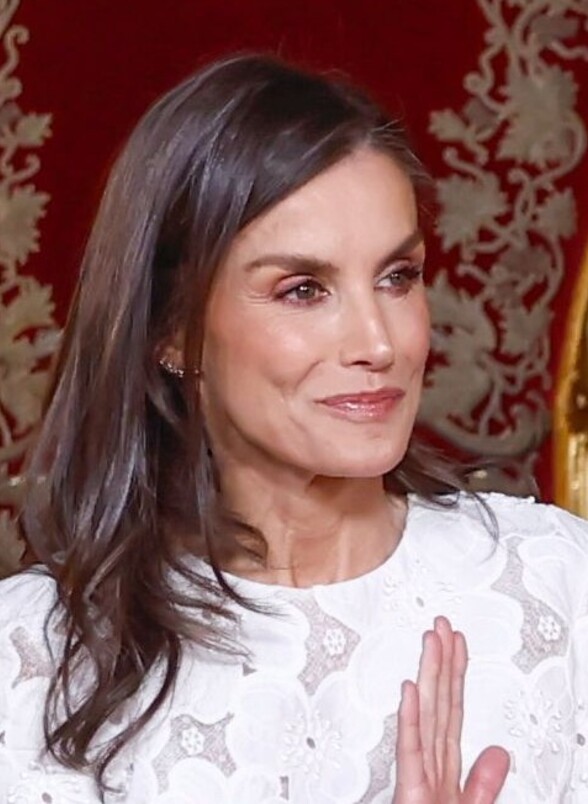 Kraljica Letizia za susrete s Papom birala je divne bijele kreacije - 3