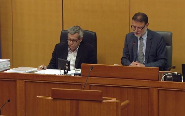 crni lezbijski remen na analnom