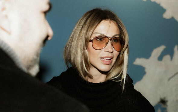 Zakopčana do grla, a dolje – samo čipka: Ana Gruica Uglešić u genijalnoj haljini sa spuštenim remenom