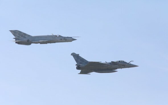 Posljednji let MiG-a 21 HRZ-a, zajedno s Rafale F-3R