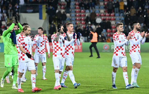 Josip Stanišić wearing a Watreni jersey