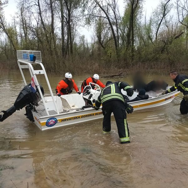 Hitna akcija spašavanja: Policija dobila dojavu o više osoba u rijeci