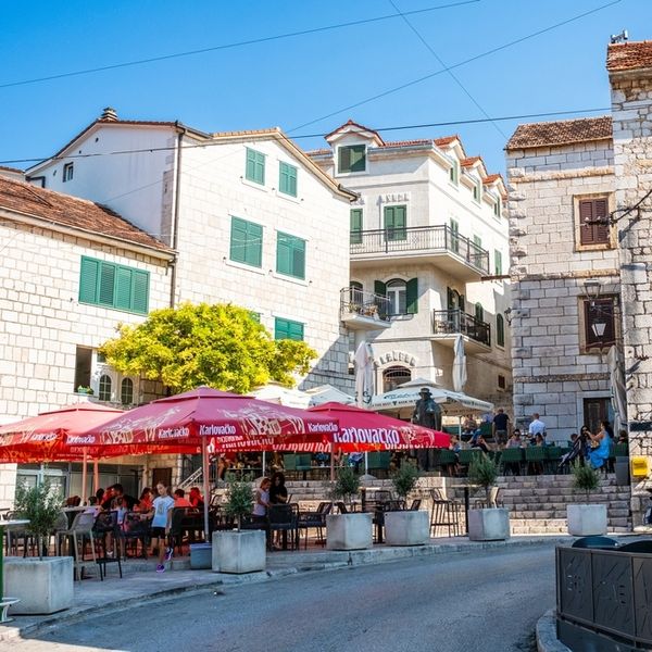 Strana novinarka oduševljena Imotskim i Hrvatskom: "Na dnu Modrog jezera igra se utakmica Vukodlaka i Vilenjaka"