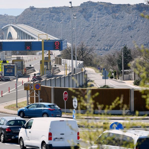 Olujni vjetar ponovno radi probleme. Bura sve jače puše, a najgore se tek očekuje