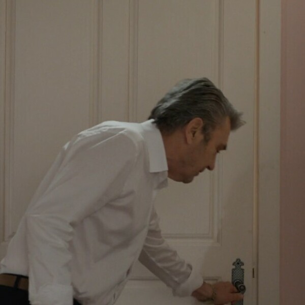 U dobru i zlu: Uznemirilo ga je agresivno kucanje na vratima