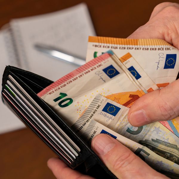 Prosječna plaća za veljaču 1527 eura