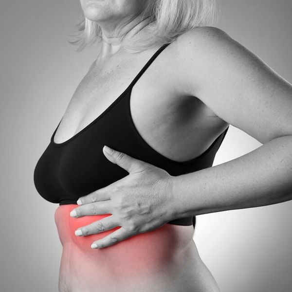 Bolovi ispod lijevog rebra: Što može biti uzrok i kada odmah potražiti liječničku pomoć?