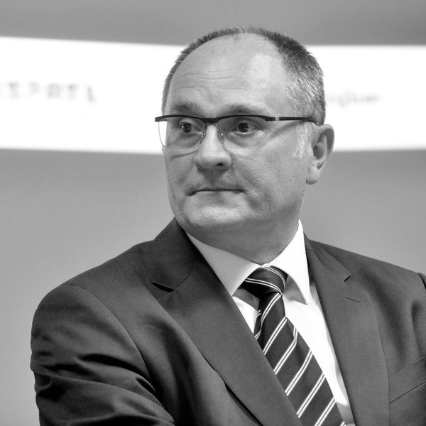 Preminuo je Vlatko Cvrtila