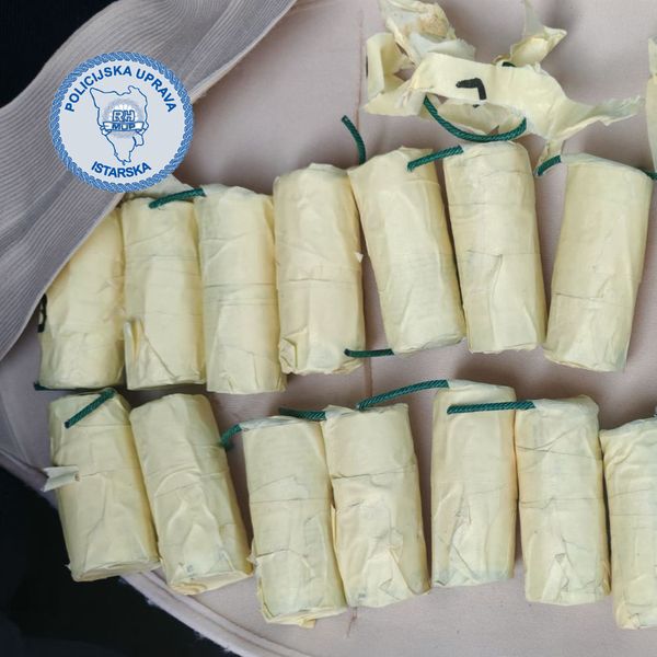 Policija otkrila bizarnu scenu iz Pule: Pogledajte gdje je navijač sakrio pirotehniku